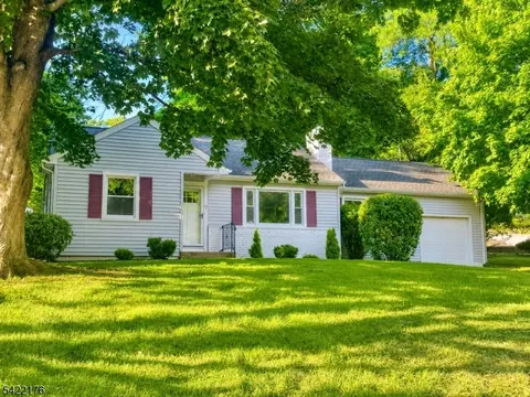 9 Elizabeth Dr, Randolph, NJ 07869