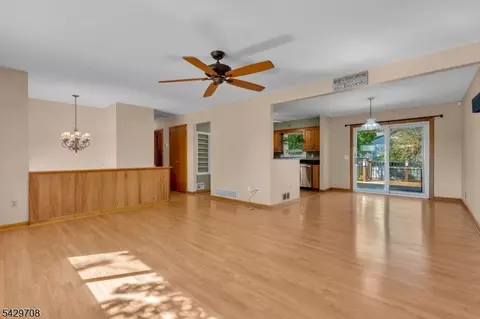 3 Wilton Ave, Middlesex, NJ 08846 photo 8