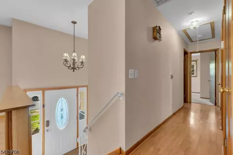 3 Wilton Ave, Middlesex, NJ 08846 photo 4