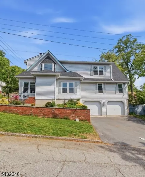 31 Knoble Pl, Hawthorne, NJ 07506
