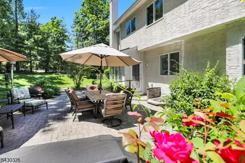 1 Vanderveer Dr, Basking Ridge, NJ 07920