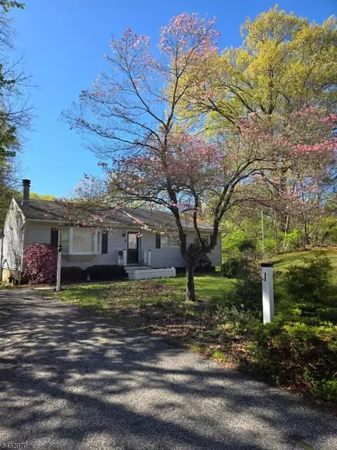 47 Woodland Dr, Vernon, NJ 07462