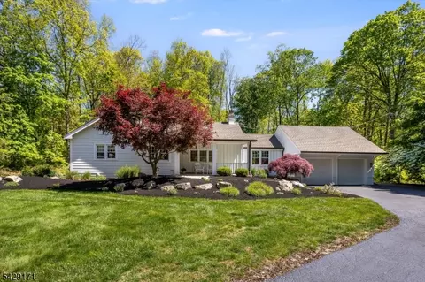 3 Laurel Pl, Chester, NJ 07930