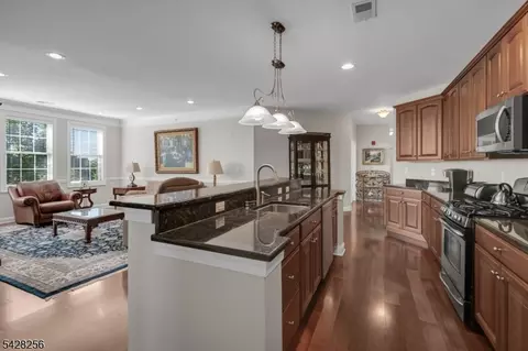 284 Victoria Dr #284, Bridgewater, NJ 08807