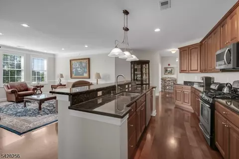 284 Victoria Dr #284, Bridgewater, NJ 08807