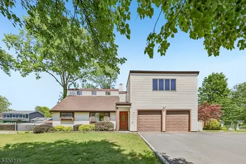56 Birch Run Dr, Piscataway, NJ 08854