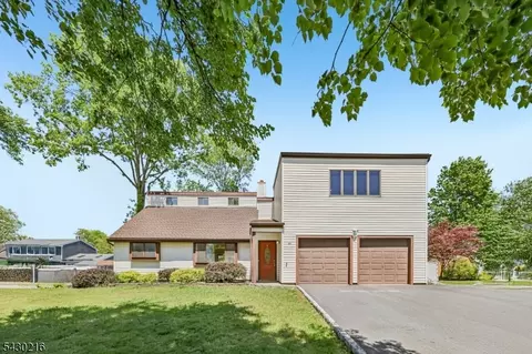 56 Birch Run Dr, Piscataway, NJ 08854