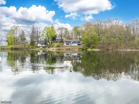 17 Reeve Ave, Stanhope, NJ 07874