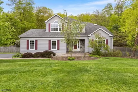 15 Upper Plateau Dr, Vernon, NJ 07462