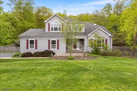 15 Upper Plateau Dr, Vernon, NJ 07462