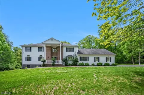 1020 Sunset Rdg, Bridgewater, NJ 08807