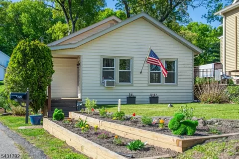 42 Main Beach Rd, Ringwood, NJ 07456
