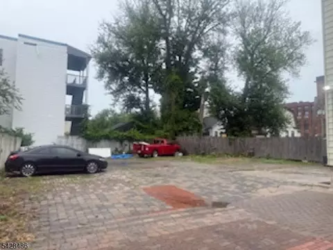 420-424 E 18th St #2, Paterson, NJ 07524
