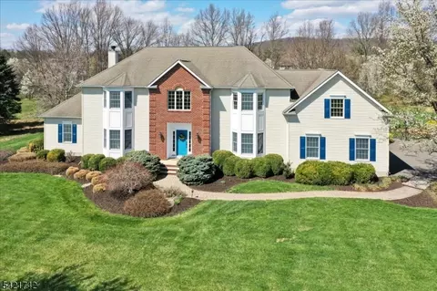 103 Stout Ln, Flemington, NJ 08822