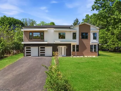 3 Tyne Ct, Kendall Park, NJ 08824