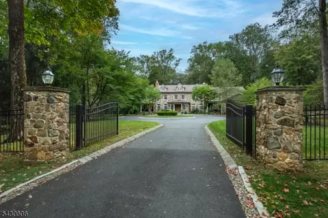 5 Burnett Rd, Mendham Twp, NJ 07945