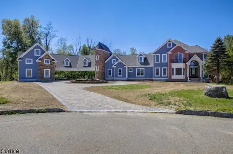 15 Spring Hunter Ct, Green Twp, NJ 07821
