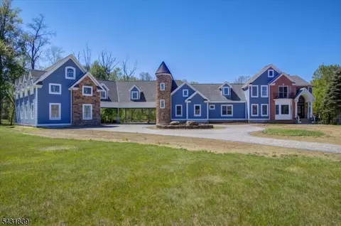 15 Spring Hunter Ct, Green Twp, NJ 07821