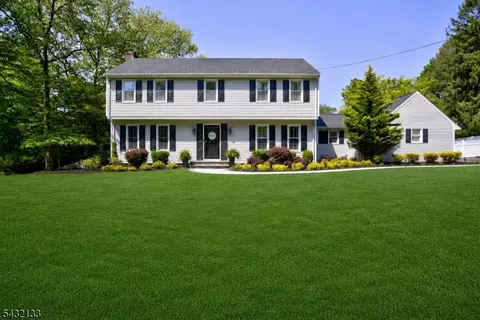 53 Heron Rd, Middletown Twp, NJ 07748