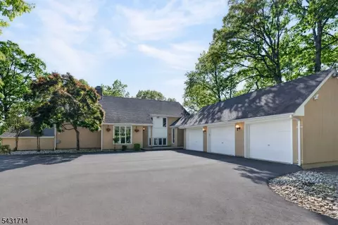 1530 Mountain Top Rd, Bridgewater, NJ 08807