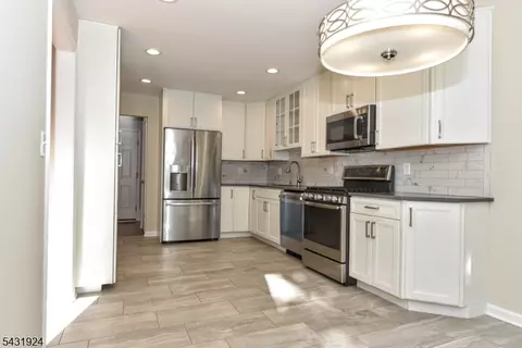 Kitchen - 5 Hansen Pl, Wayne, NJ 07470 photo 1 of 4