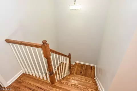Entry Way - 5 Hansen Pl, Wayne, NJ 07470 photo 2 of 3