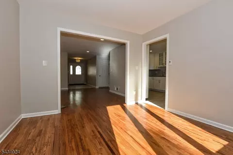 Living - 5 Hansen Pl, Wayne, NJ 07470 photo 4 of 4