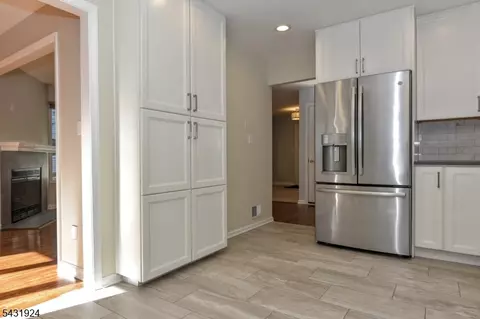 Kitchen - 5 Hansen Pl, Wayne, NJ 07470 photo 3 of 4