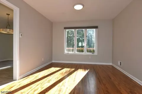 Living - 5 Hansen Pl, Wayne, NJ 07470 photo 3 of 4
