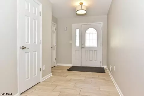 Entry Way - 5 Hansen Pl, Wayne, NJ 07470 photo 1 of 3