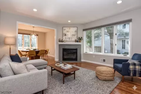Living - 5 Hansen Pl, Wayne, NJ 07470 photo 1 of 4