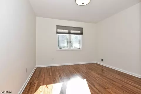 Bedroom - 5 Hansen Pl, Wayne, NJ 07470 photo 4 of 4
