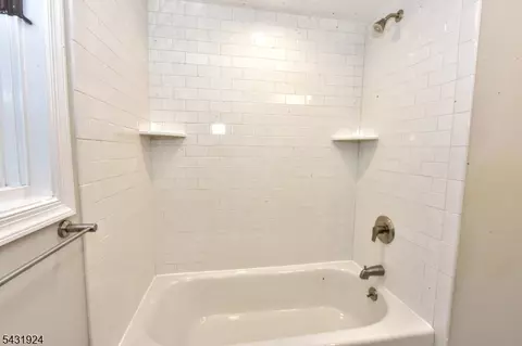 Bath - 5 Hansen Pl, Wayne, NJ 07470 photo 5 of 5