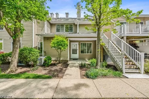 73 Encampment Dr, Bedminster, NJ 07921