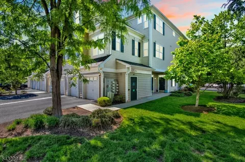 24 Swing Bridge Ln, South Bound Brook, NJ 08880