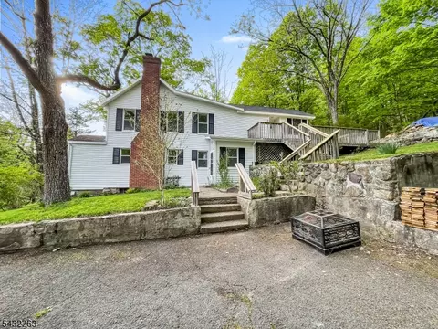 270 Macopin Rd, Bloomingdale, NJ 07403