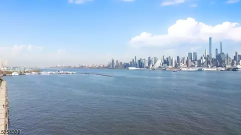 150 Henley Pl #404, Weehawken, NJ 07086