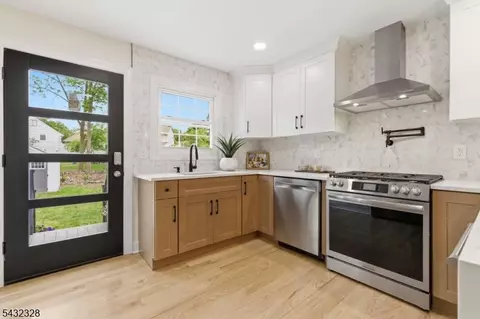 Kitchen - 474 Meisel Ave, Springfield, NJ 07081 photo 4 of 4