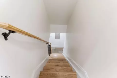 Entry Way - 474 Meisel Ave, Springfield, NJ 07081 photo 1 of 2