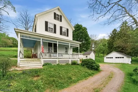 206 Race St, Pittstown, NJ 08867