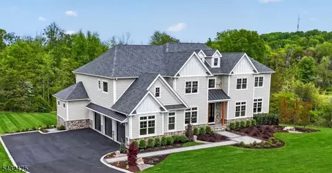2 Ravinn Ln, Warren, NJ 07059