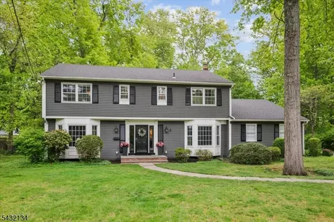 5 Blanchet Ct, Florham Park, NJ 07932