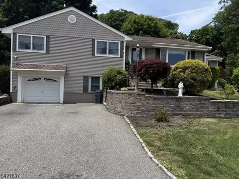 6 Waters Edge, Kinnelon, NJ 07405