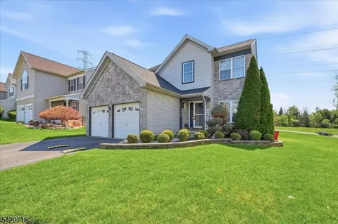 316 Hamilton Dr, Stewartsville, NJ 08886