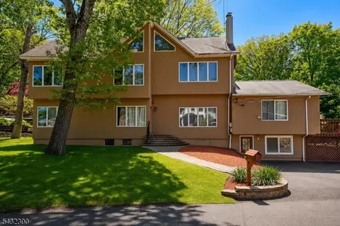 17 Hickory Dr, Oakland, NJ 07436