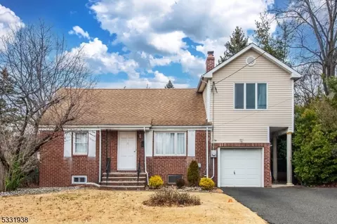 35 Taggart Way, Saddle Brook, NJ 07663