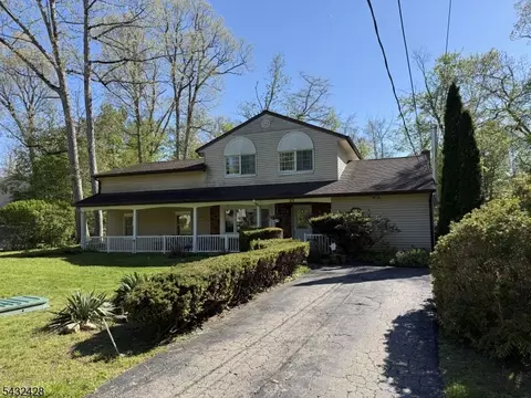 23 Lavina Trl, Oak Ridge, NJ 07438