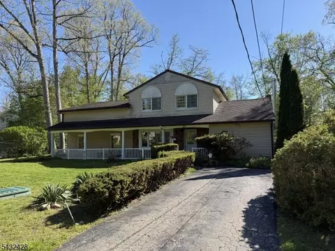 23 Lavina Trl, Oak Ridge, NJ 07438