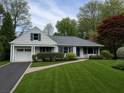 130 Greenwood Rd, Mountainside, NJ 07092