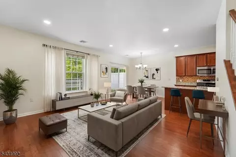 605 Lopez Ln, Morris Plains, NJ 07950